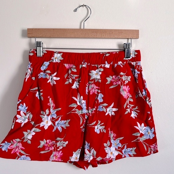 Divided Pants - NWT H&M / Divided Floral Flowy Shorts